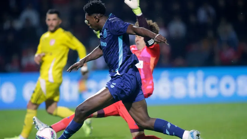 Samu (Porto) na meču sa AVS-om